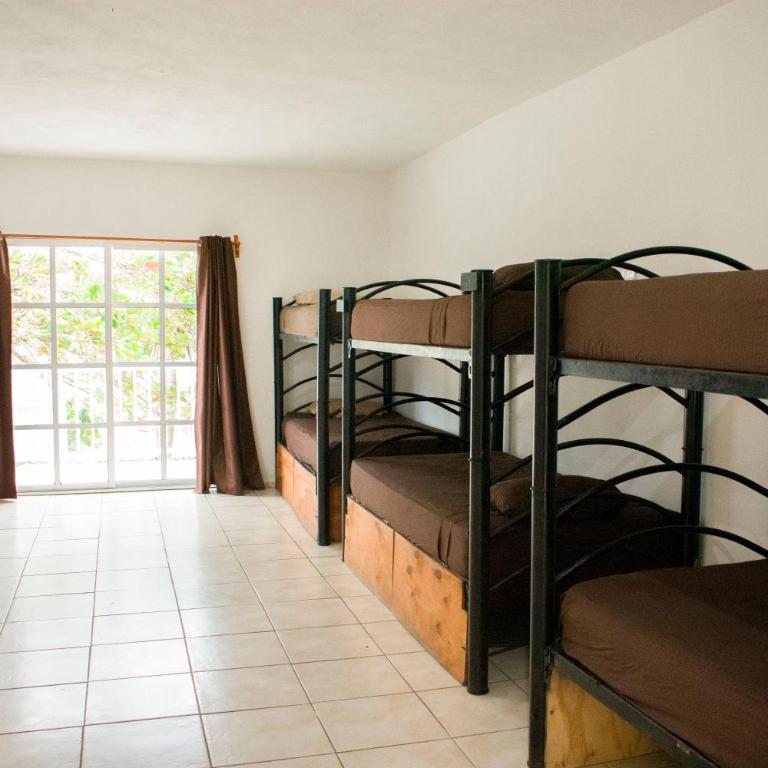 Balu Hotel - Bed in 8-Bed Mixed Dormitory Room - 1