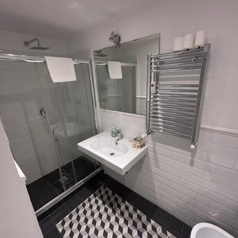 Spazio Cavour Guesthouse - Camera Deluxe (2 Adulti + 1 Bambino) - 2