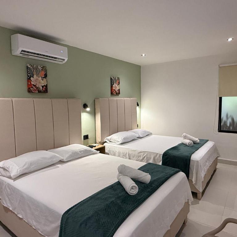 Arcadia Hotel - Quadruple Room - 4