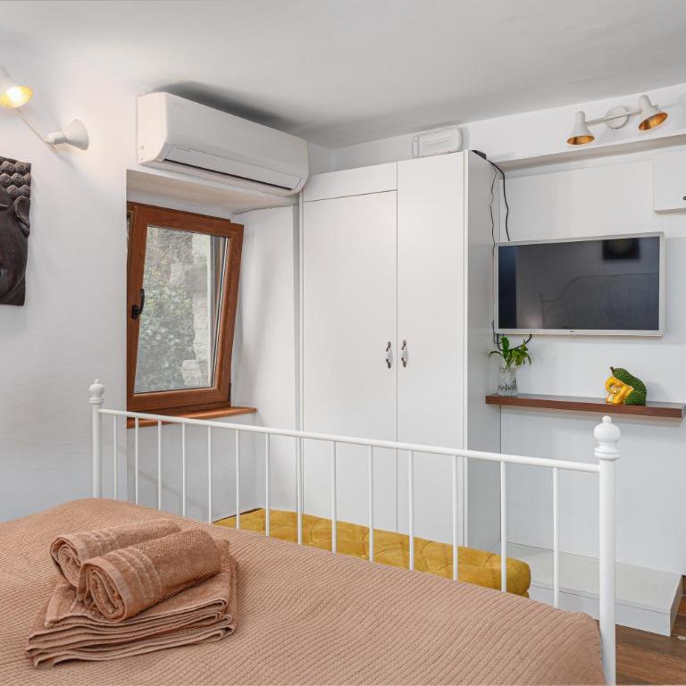 HealthyStudio512 Apartments - King Room with Garden View - 5