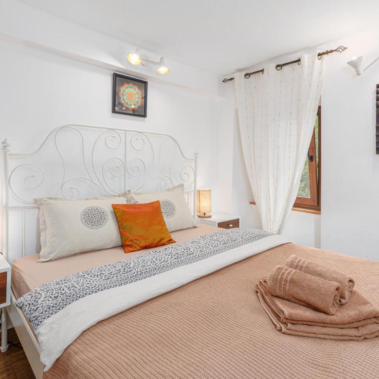 HealthyStudio512 Apartments - King Room with Garden View - 4