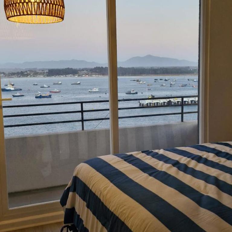 Departamento con acceso directo a la playa - Three-Bedroom Apartment - 4