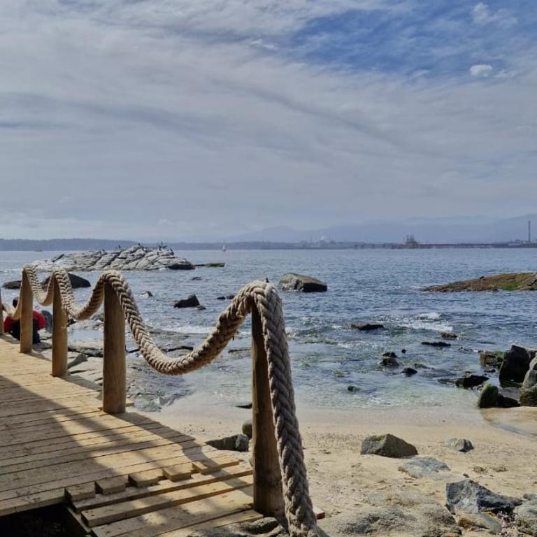 Departamento con acceso directo a la playa - Three-Bedroom Apartment - 5