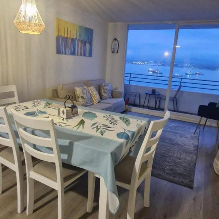 Departamento con acceso directo a la playa - Three-Bedroom Apartment - 10