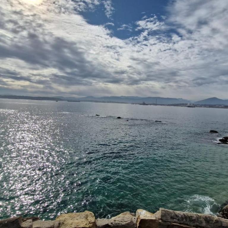 Departamento con acceso directo a la playa - Three-Bedroom Apartment - 11