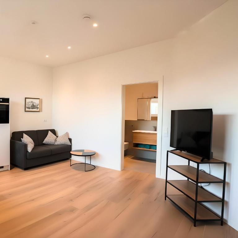 Langegger 1956 - One-Bedroom Apartment - 2