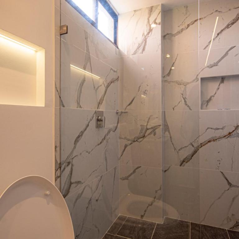 Cozyhomesco 1 - Two-Bedroom Apartment - 16