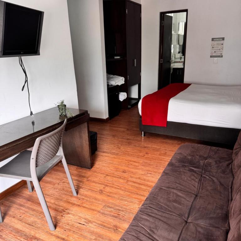 Hotel Florencia Plaza Poblado - Large Double Room - 4