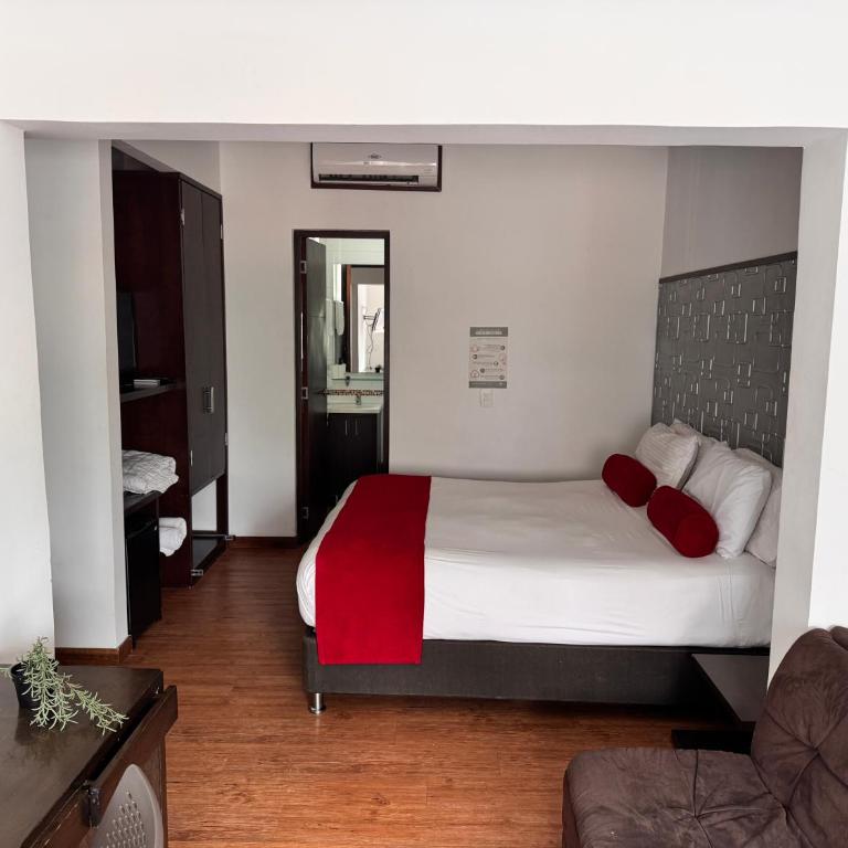 Hotel Florencia Plaza Poblado - Large Double Room - 1