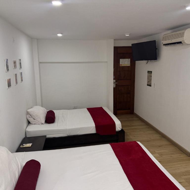 Hotel Florencia Plaza Poblado - Family Room - 9