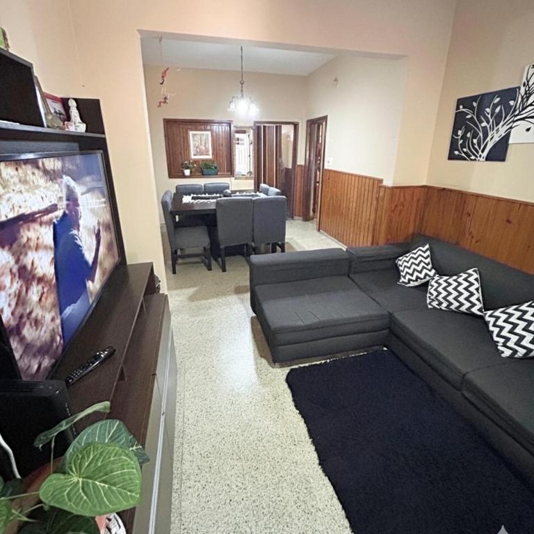 House for up to 6 people, with garage, very good area - Casa de 2 dormitorios - 1
