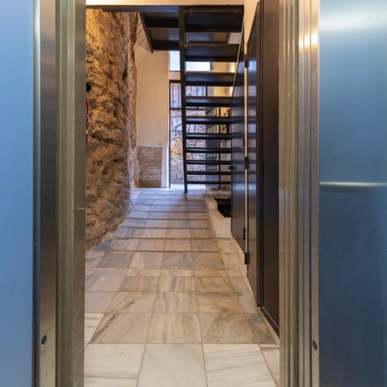 Prime Location, Bright & Cozy Apartment - Deluxe One-Bedroom Apartment - 29