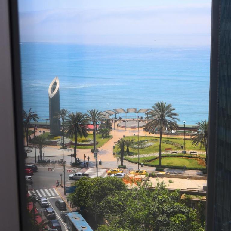 Best Western Plus Urban Larco Hotel - Habitación con cama grande y vistas parciales al mar - No fumadores - 10