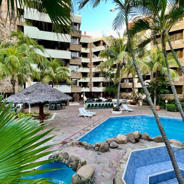 5-star hotel, 2 bedrooms, nice decoration, very complet social area, very good price - Two-Bedroom Apartment - 39