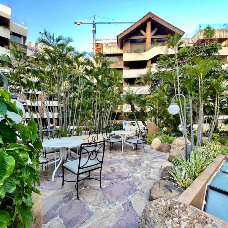 5-star hotel, 2 bedrooms, nice decoration, very complet social area, very good price - Two-Bedroom Apartment - 84