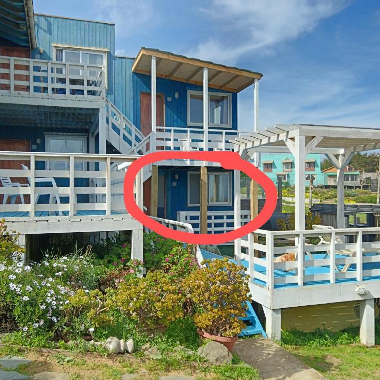 Pichilemuhostel SurfersView - Double Room with Balcony and Sea View - 1