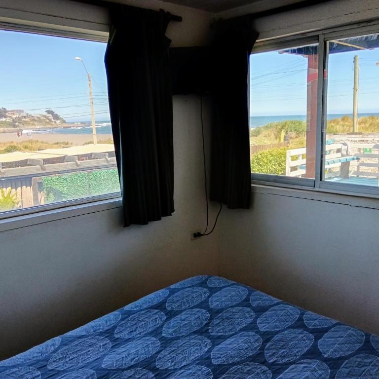 Pichilemuhostel SurfersView - Double Room with Balcony and Sea View - 3