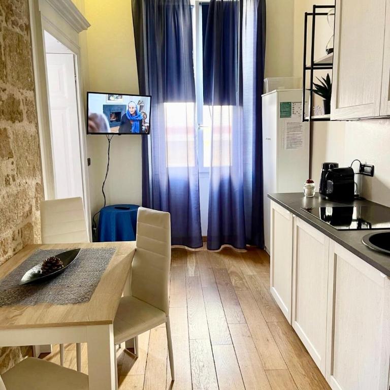 Suite Life - Rooftop Access - Top Location - One-Bedroom Apartment - 12