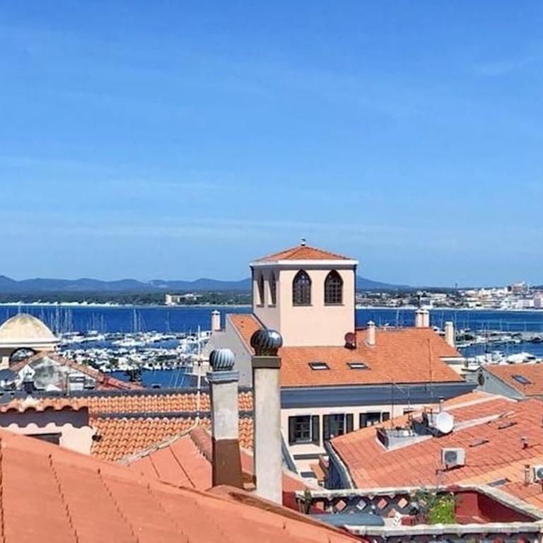 Suite Life - Rooftop Access - Top Location - One-Bedroom Apartment - 30