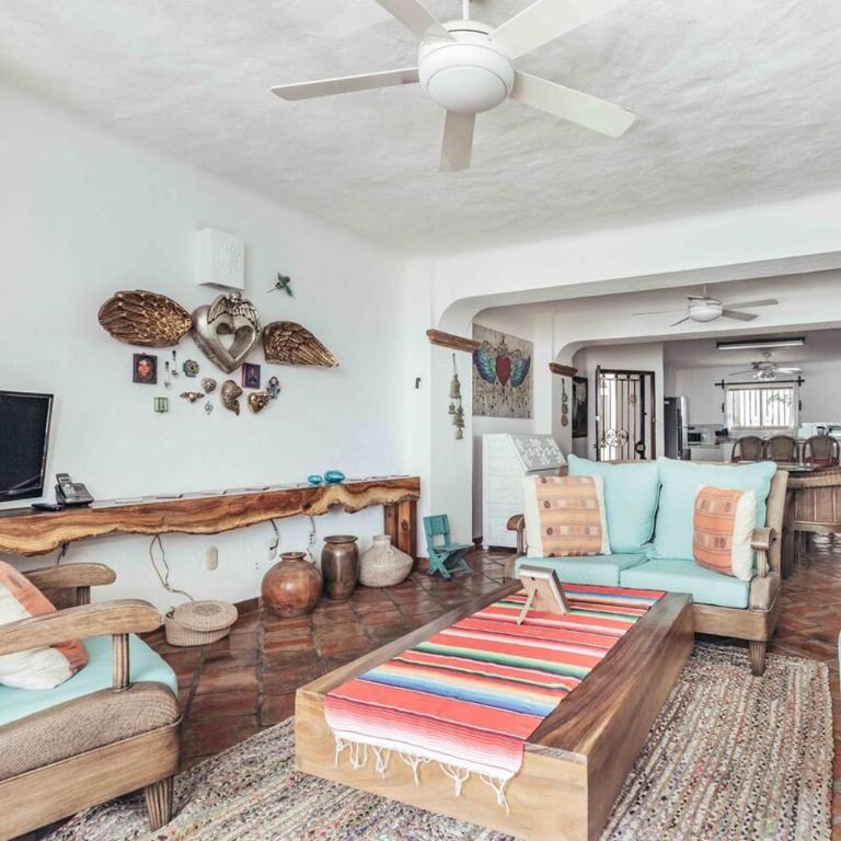 Beach Front Building 2Br Condo-Balcony-Beach-Pool - Casa - 31