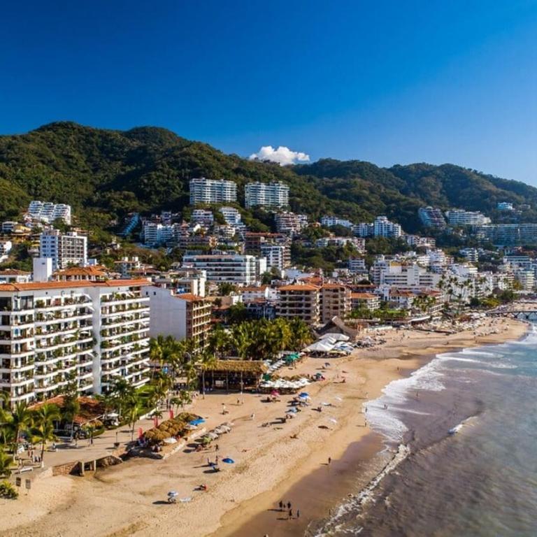 Beach Front Building 2Br Condo-Balcony-Beach-Pool - Casa - 36