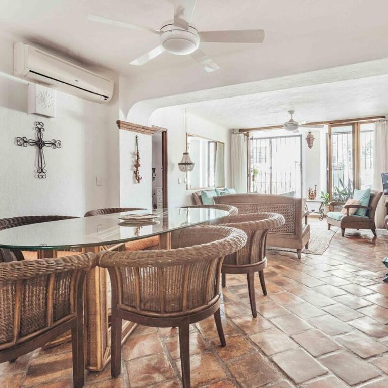 Beach Front Building 2Br Condo-Balcony-Beach-Pool - Casa - 47