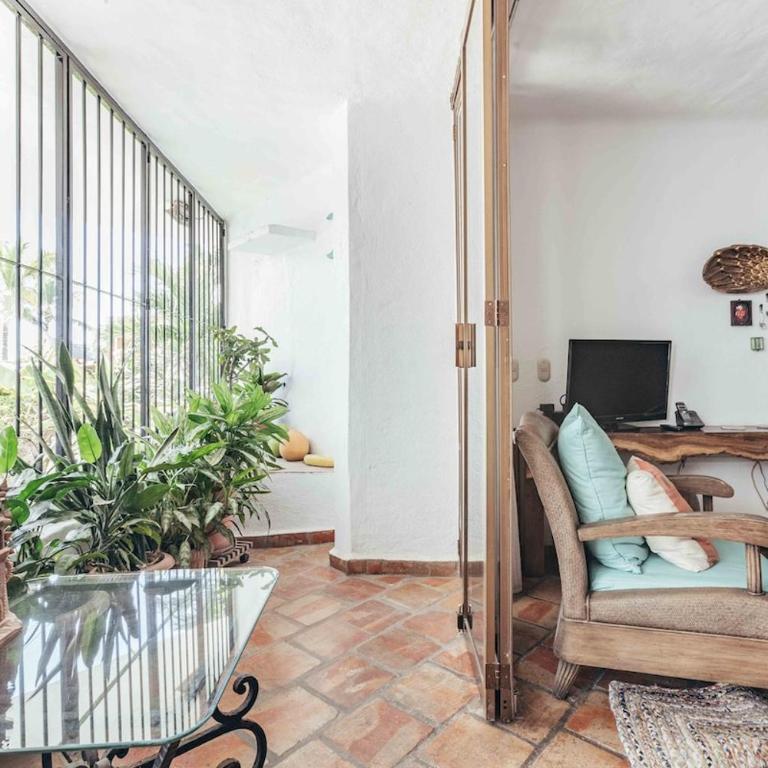Beach Front Building 2Br Condo-Balcony-Beach-Pool - Casa - 50
