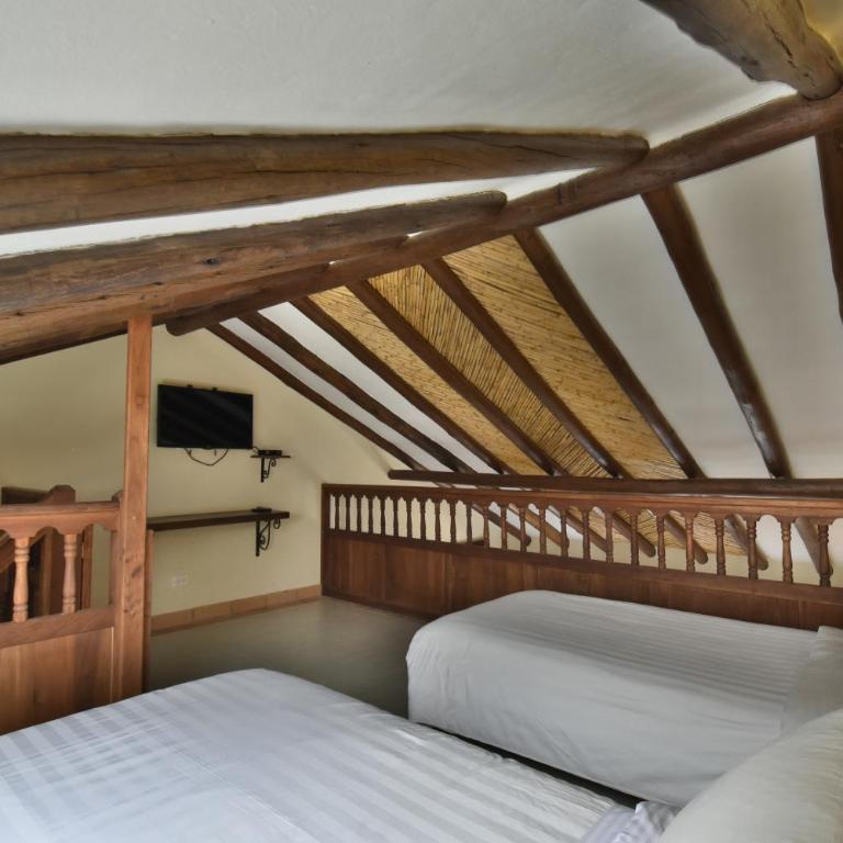 Hotel Campanario de la Villa - Family Room - 1