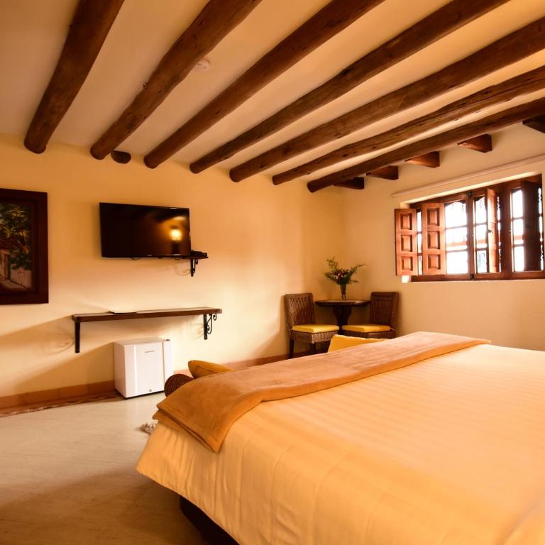 Hotel Campanario de la Villa - Suite - 4