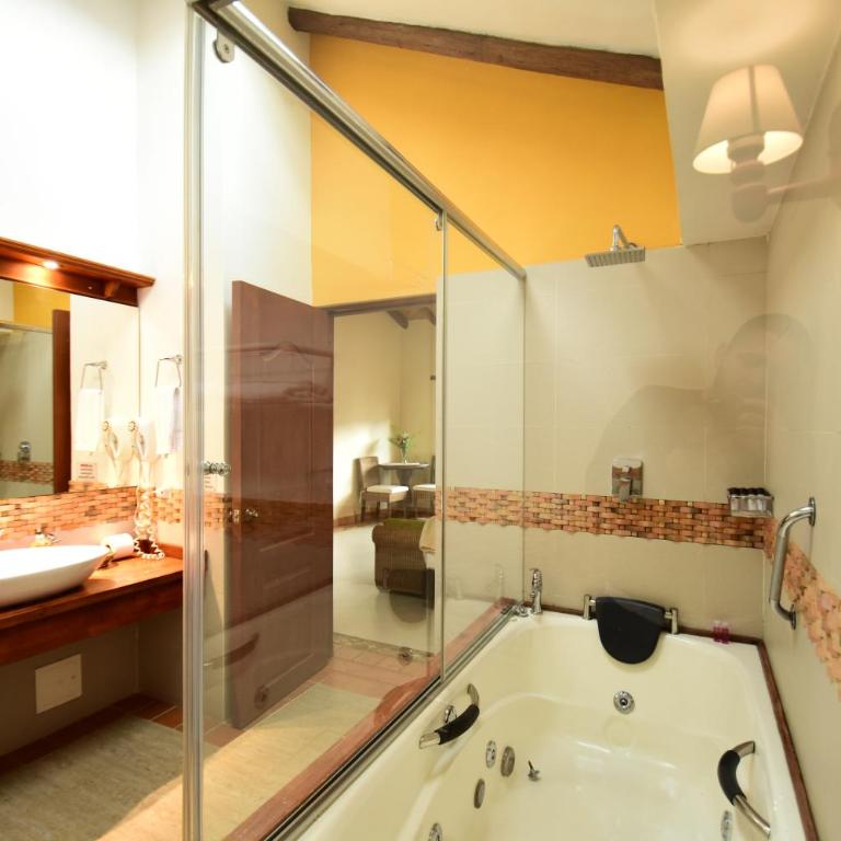 Hotel Campanario de la Villa - Suite with Balcony - 4