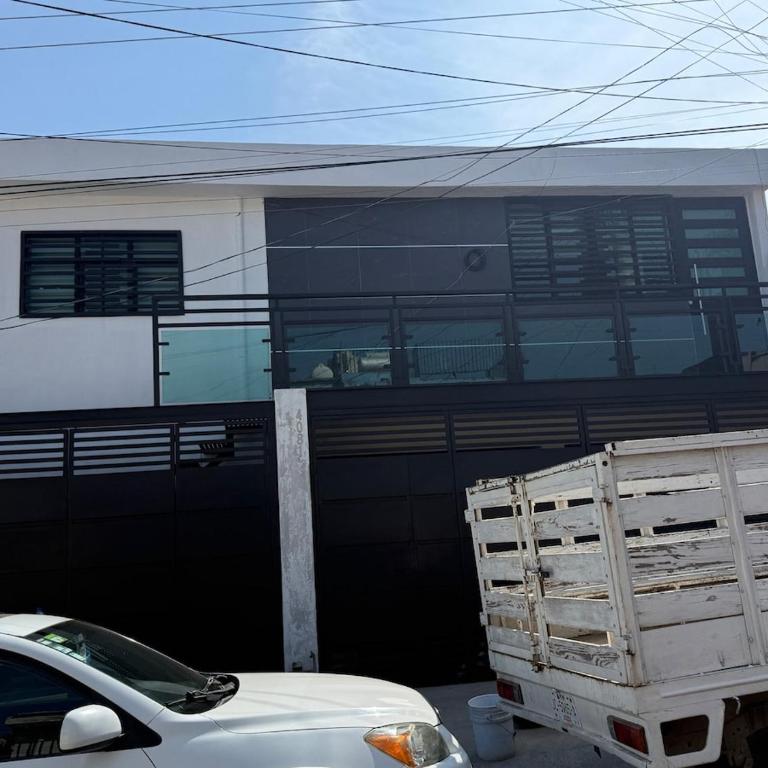 Apartamento Remodelado del Carmen - Three-Bedroom Apartment - 34