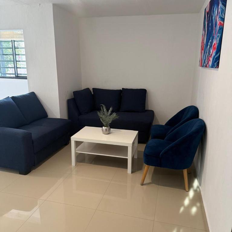 Apartamento Remodelado del Carmen - Three-Bedroom Apartment - 35