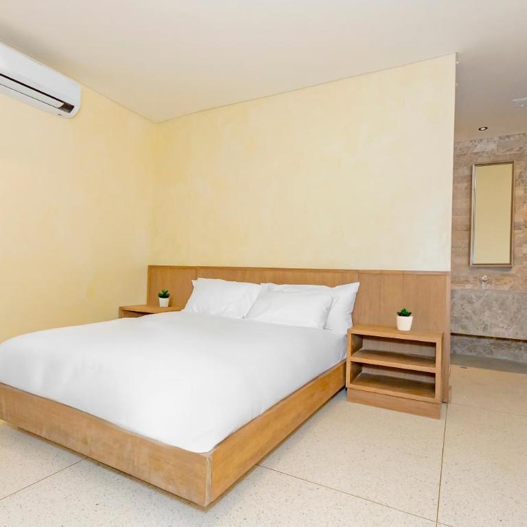 Iconik Hotel - Deluxe Double Room with Bath - 6