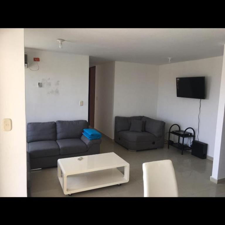 Apartamento entero en Miramar, Barranquilla Norte - Three-Bedroom Apartment - 4