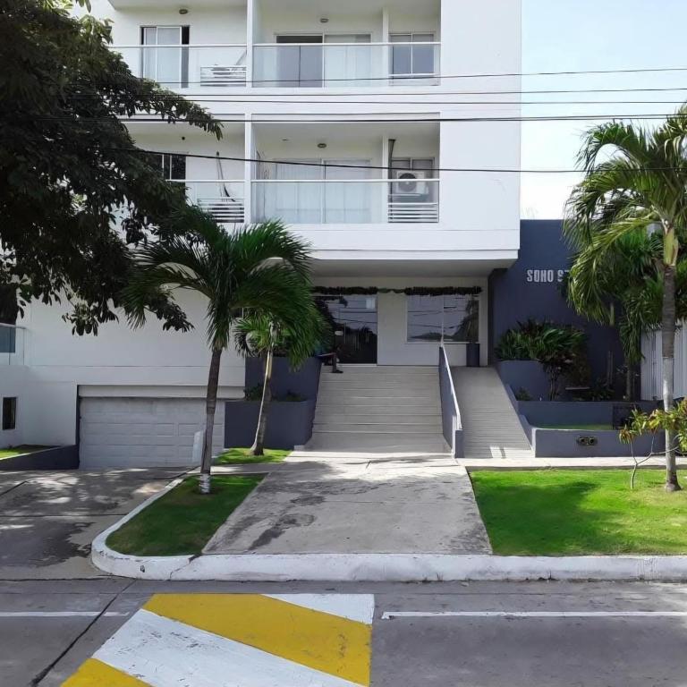 close to the Iberoamerica clinic and Viva shopping center - Apartamento de 1 dormitorio - 2