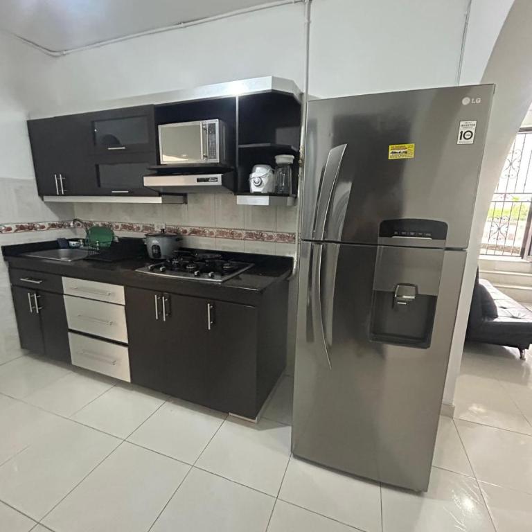 Acogedora casa cerca al estadio barrio Laureles la América - Three-Bedroom Apartment - 2
