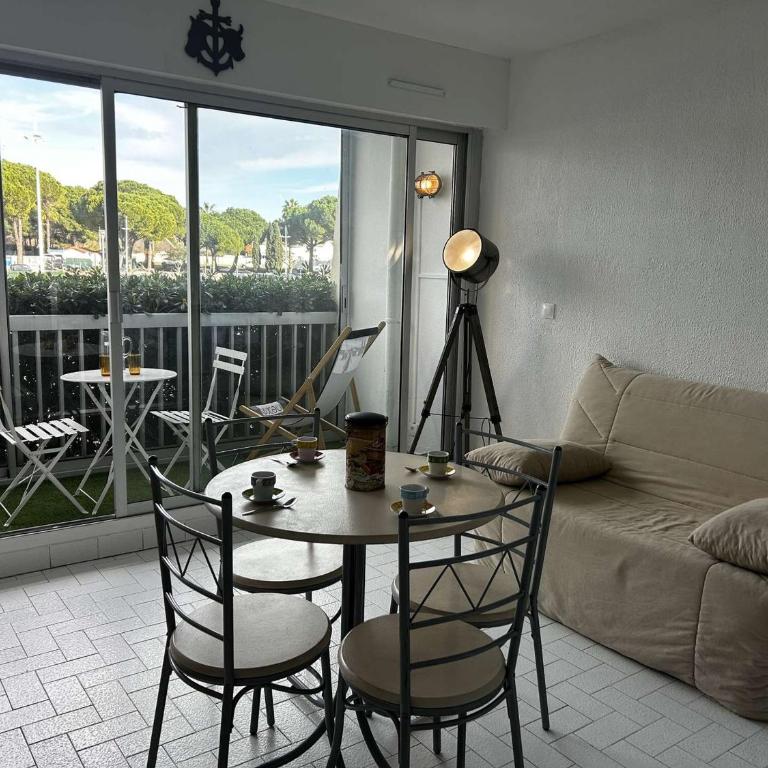 Studio cabine 4 pers à Port Camargue avec terrasse et parking privé - FR-1-250-329 - Apartment - 3