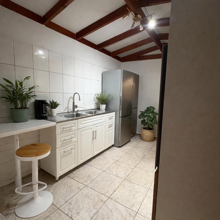 Casa Amplia Cerca de Playa y Supermercados - Three-Bedroom House - 2
