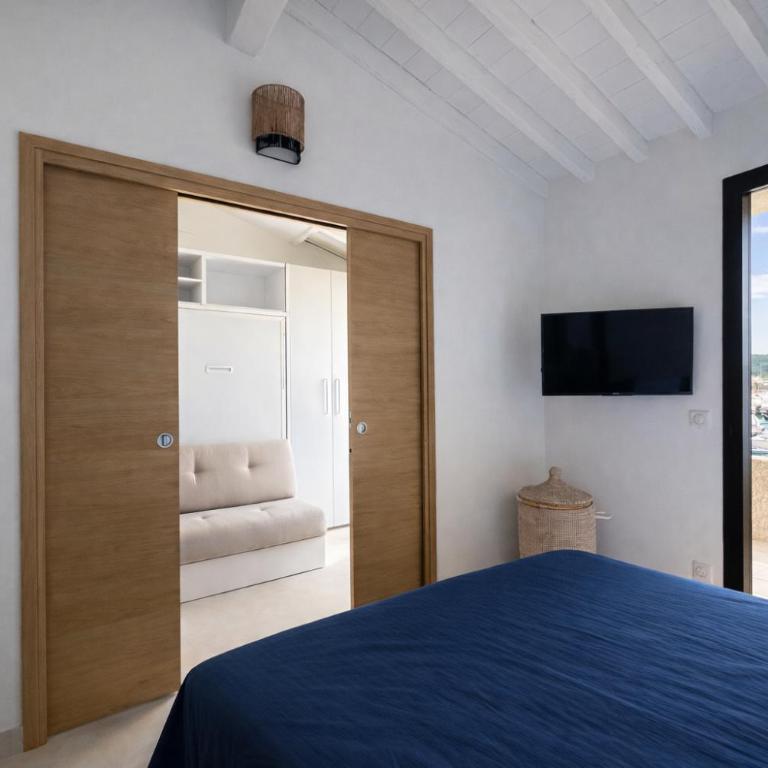 Au cœur d un port by Port Azur Rental - Three-Bedroom Apartment - 3