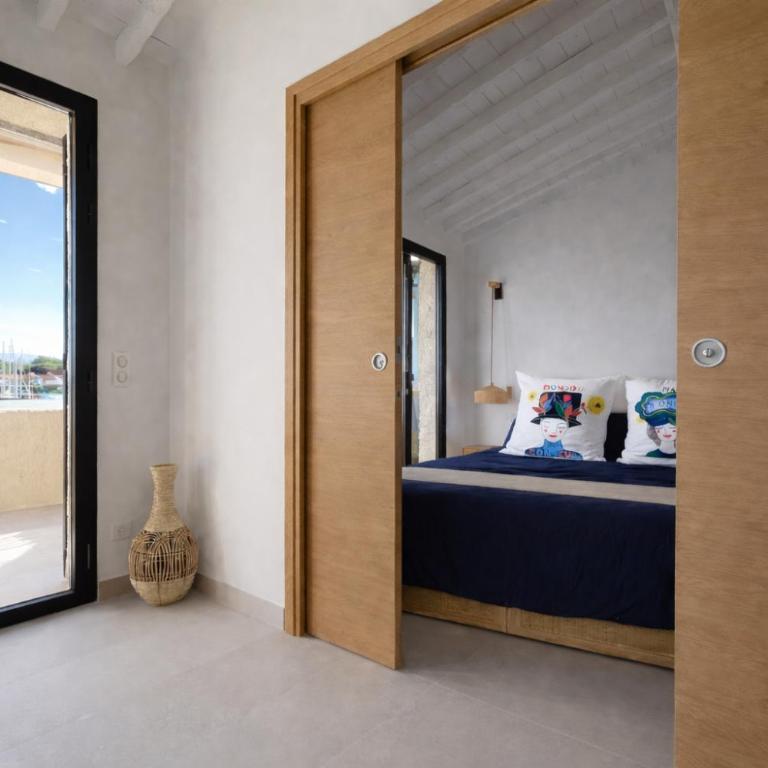 Au cœur d un port by Port Azur Rental - Three-Bedroom Apartment - 10