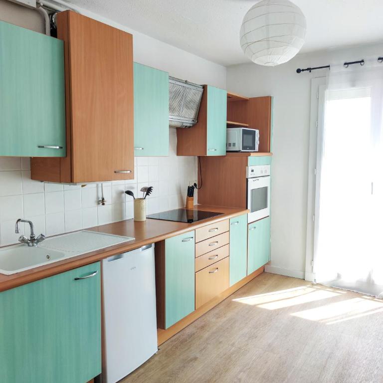 Grand Logement proche centre Parking gratuit - Appartamento con 2 Camere da Letto - 6