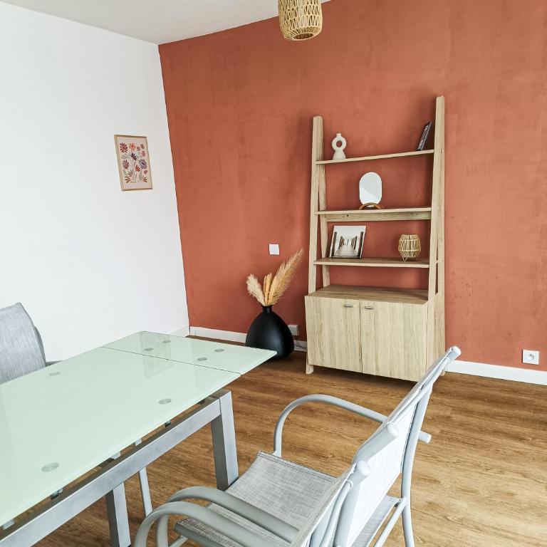 Grand Logement proche centre Parking gratuit - Appartamento con 2 Camere da Letto - 1