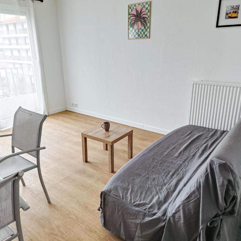 Grand Logement proche centre Parking gratuit - Appartamento con 2 Camere da Letto - 10