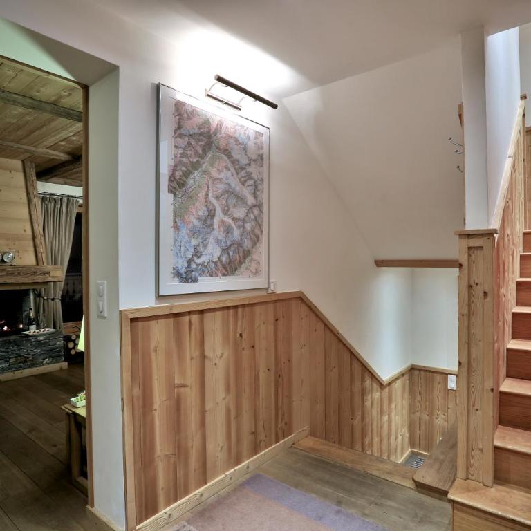 Chalet Cristalliers - 5 Bedroom luxury chalet in central Chamonix with log fire and hot tub - Chalet Superior - 7