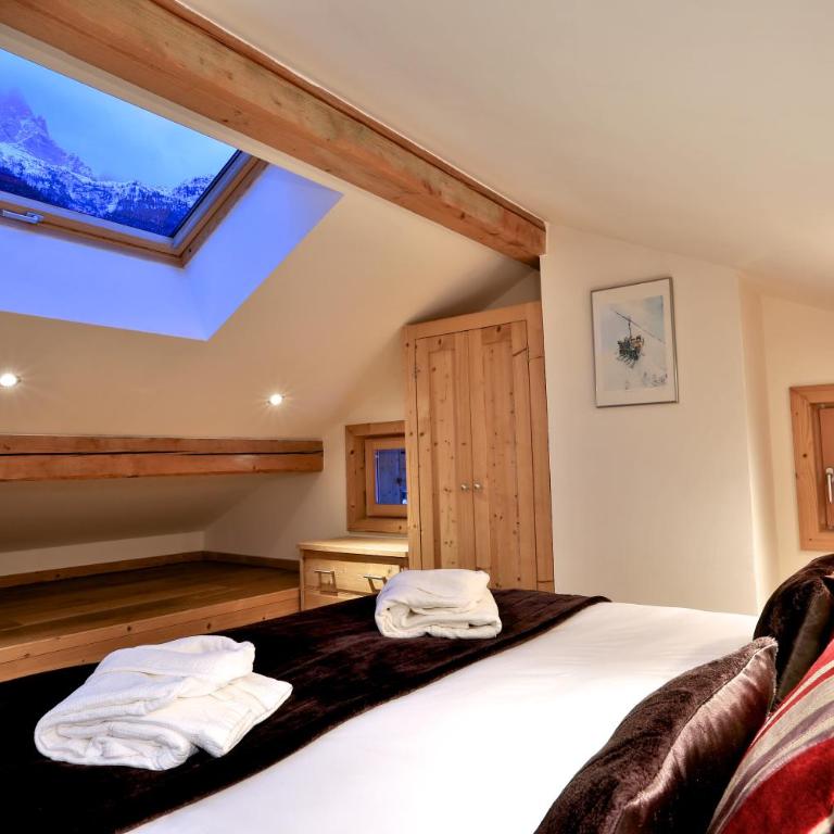 Chalet Cristalliers - 5 Bedroom luxury chalet in central Chamonix with log fire and hot tub - Chalet Superior - 12