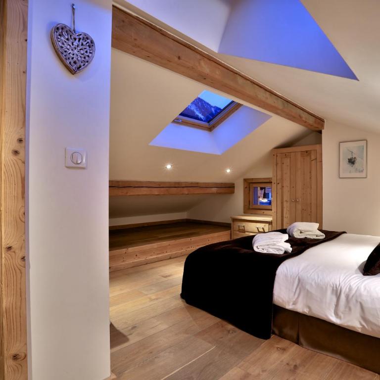 Chalet Cristalliers - 5 Bedroom luxury chalet in central Chamonix with log fire and hot tub - Chalet Superior - 17