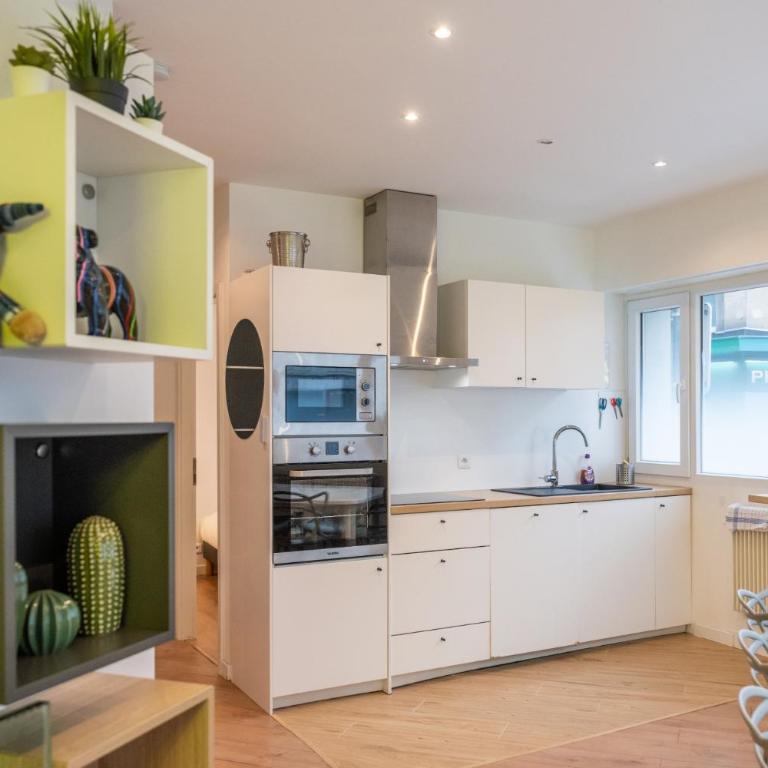 Hollywood 9 People - KHbnb center - Apartment - 95