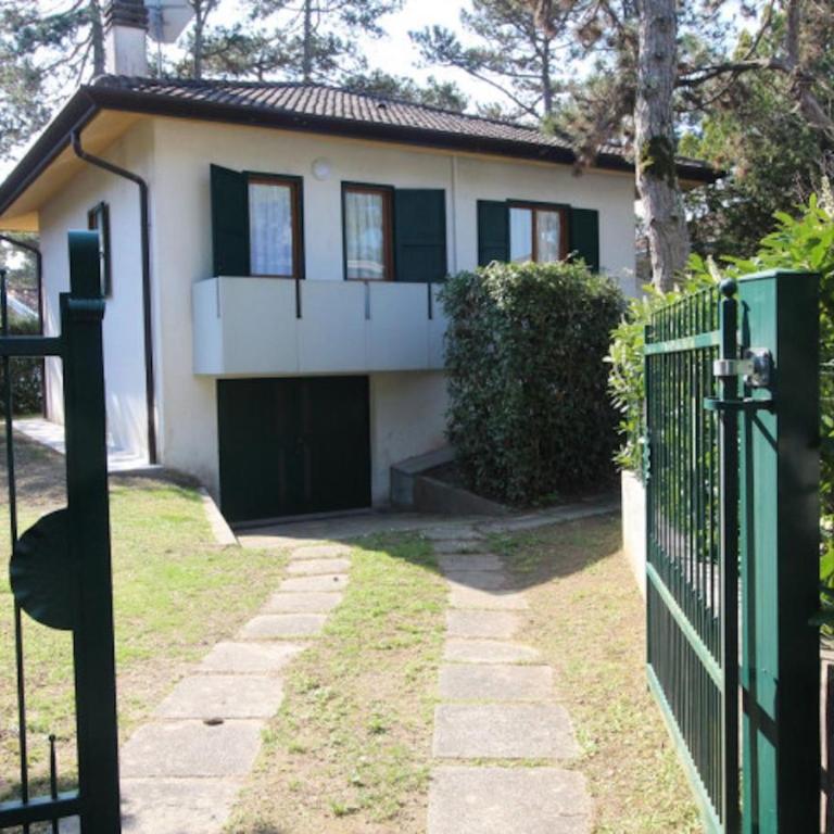 Villa with private fenced garden - Villa - 4