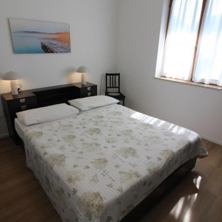 Villa with private fenced garden - Villa - 6