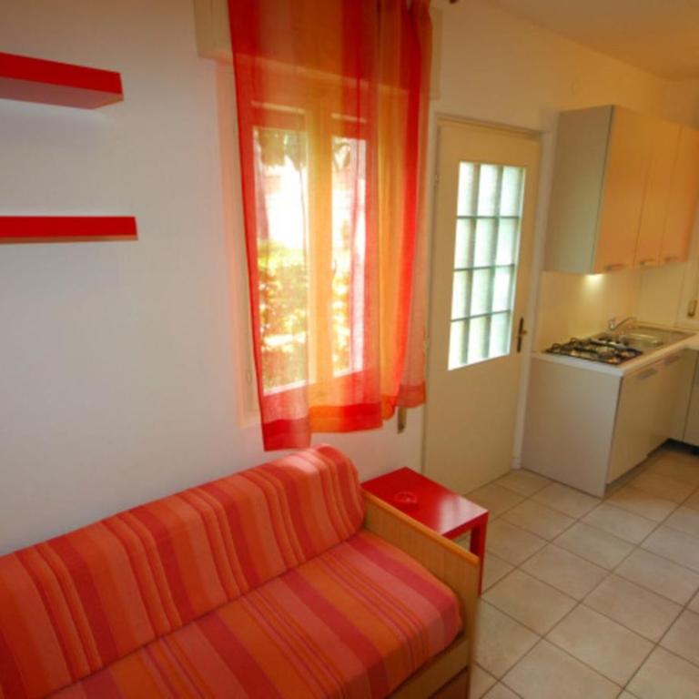 Cozy villa close to the beach - Villa - 2